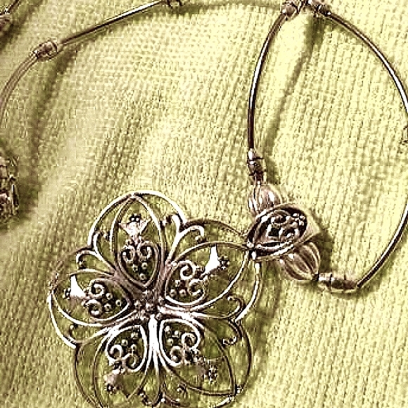 Flower Necklace - Picture 1 of 5